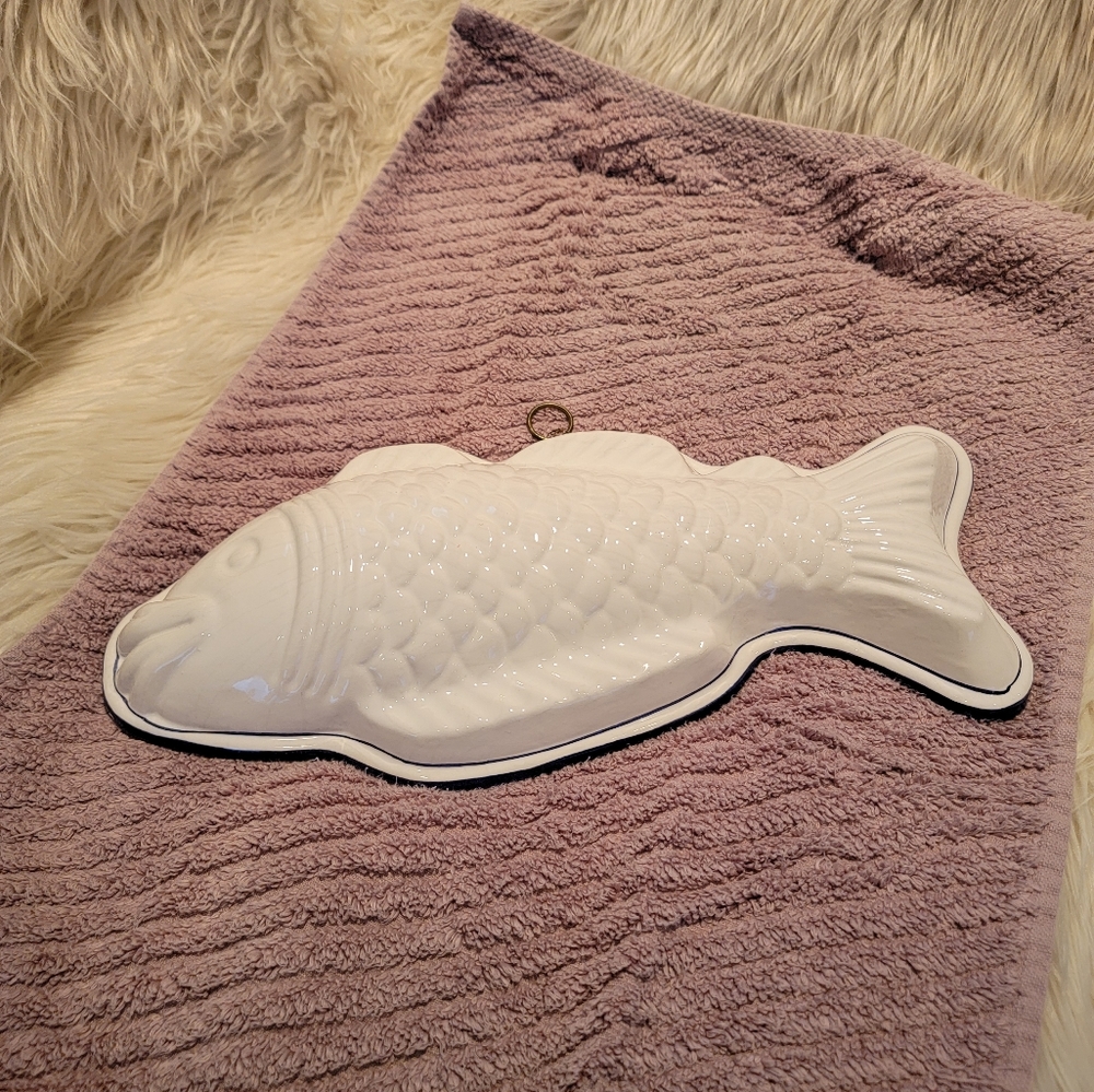 Vintage Ceramic Fish Mold Wall Hanging for Kitchen